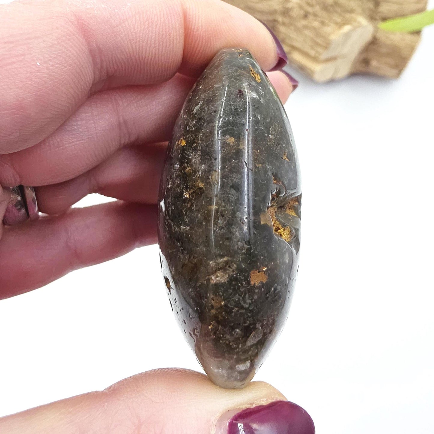 Garden Quartz (Lodolite) Palm Stone – Manifestation, Clarity & Inner Journey Healing Crystal, 50g