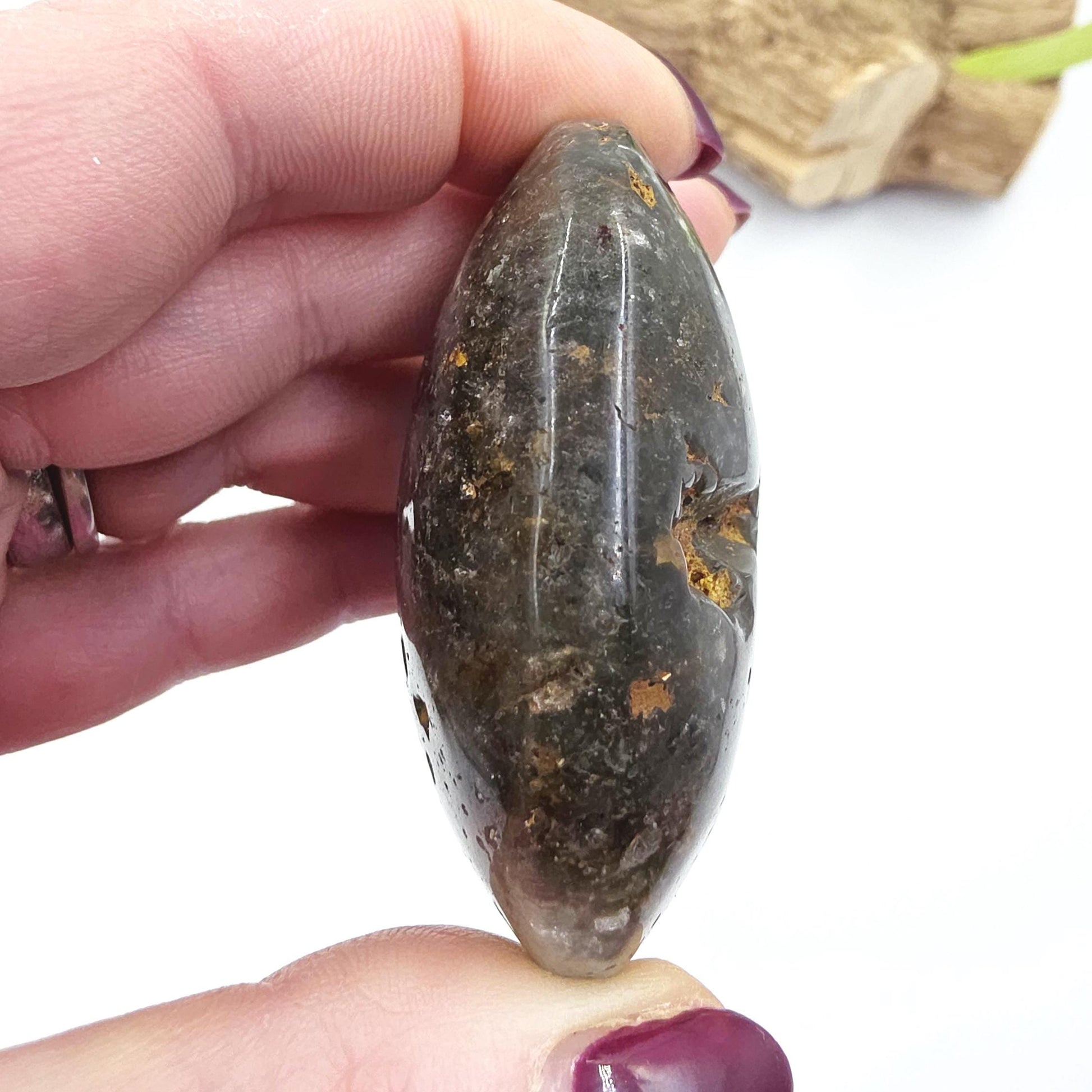 Garden Quartz (Lodolite) Palm Stone – Manifestation, Clarity & Inner Journey Healing Crystal, 50g