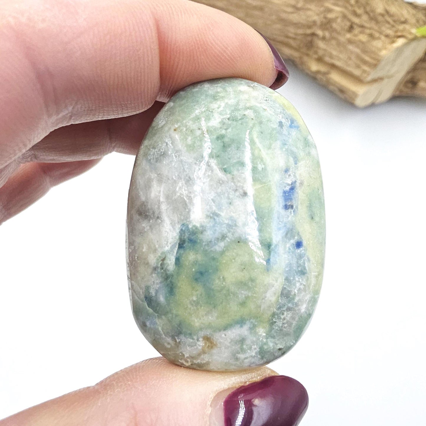 Hackmanite Palm Stone (UV Reactive) – Transformation, Calm & Colour-Changing Energy Crystal, 55g