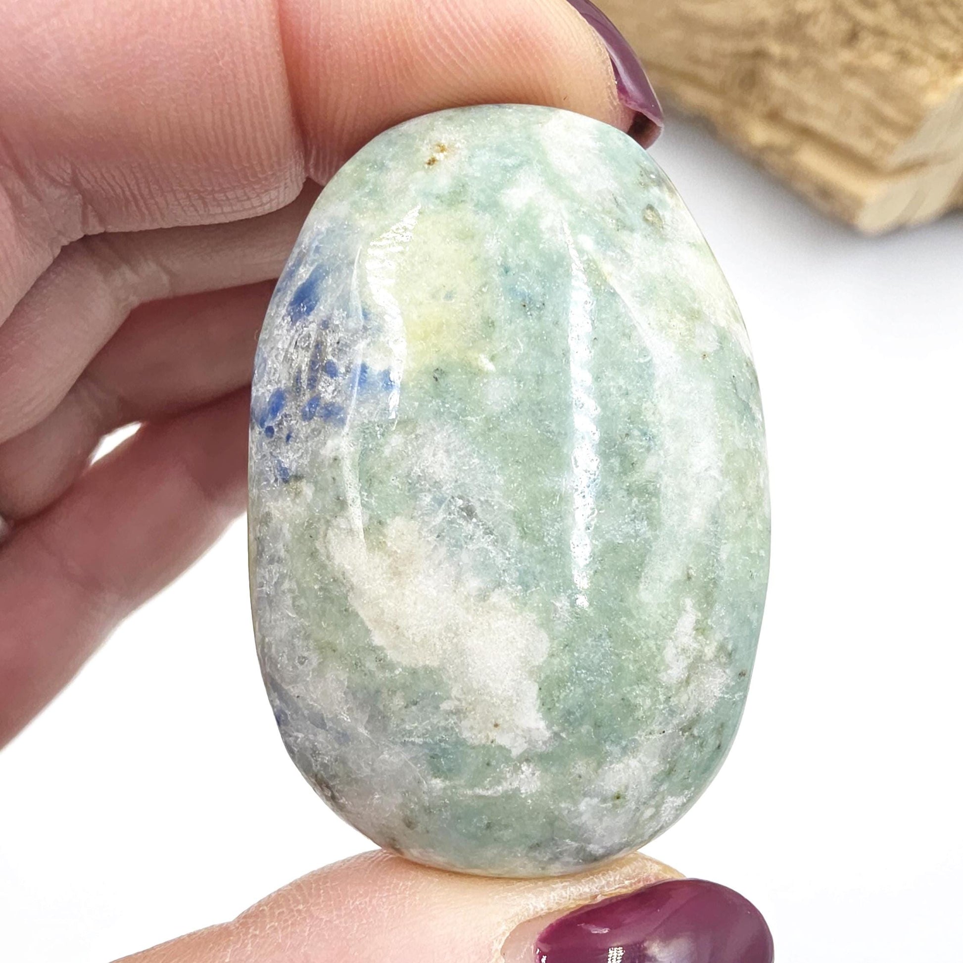 Hackmanite Palm Stone (UV Reactive) – Transformation, Calm & Colour-Changing Energy Crystal, 55g