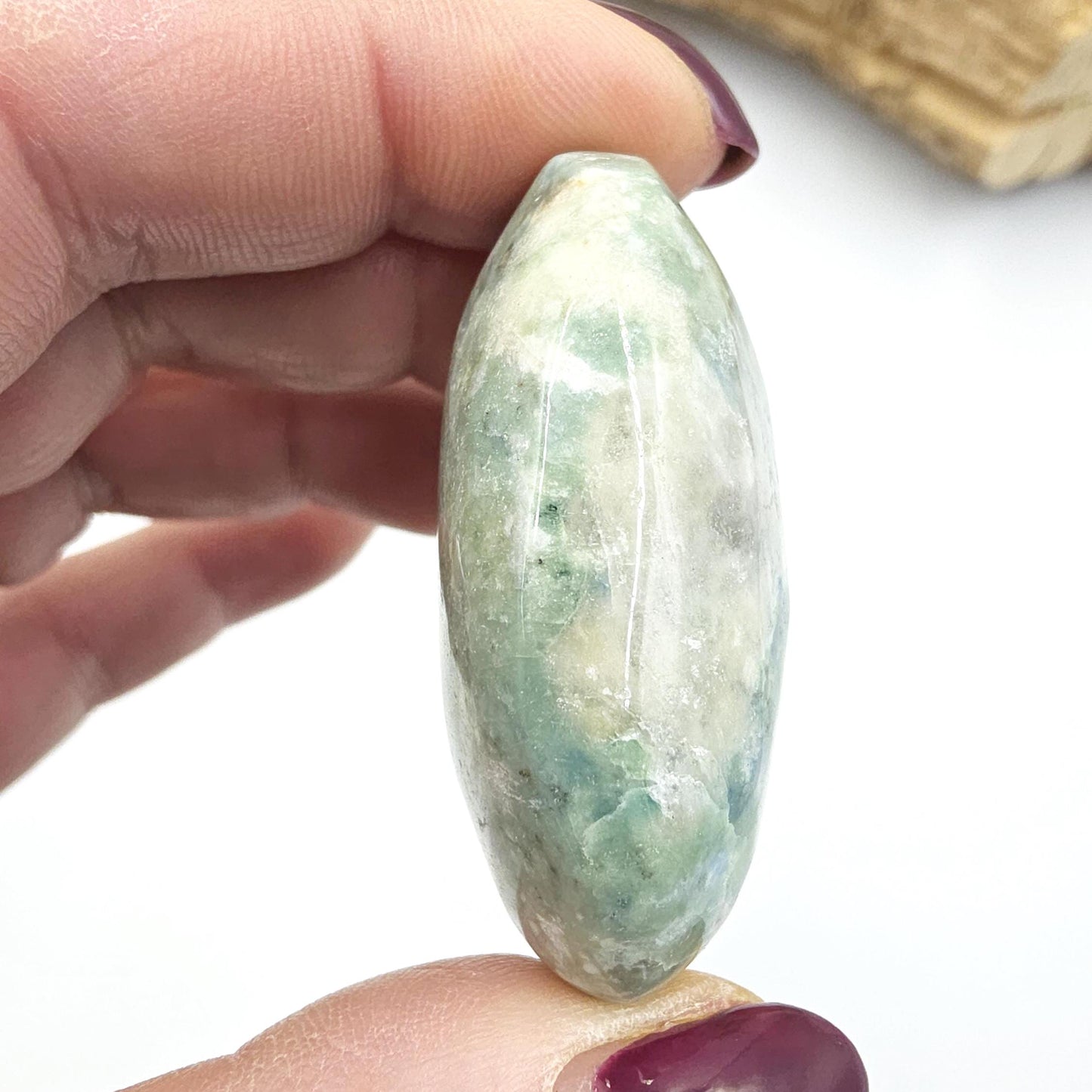 Hackmanite Palm Stone (UV Reactive) – Transformation, Calm & Colour-Changing Energy Crystal, 55g