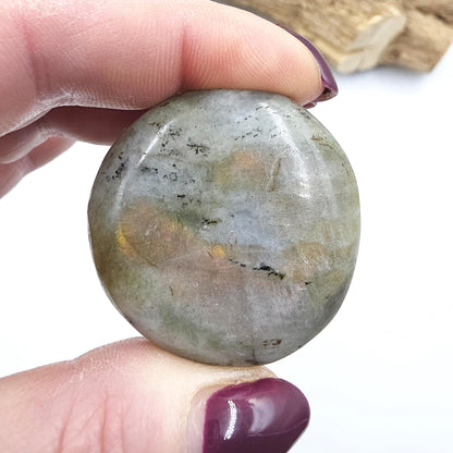Labradorite Palm Stone – Protection, Intuition & Transformation Crystal, 45g