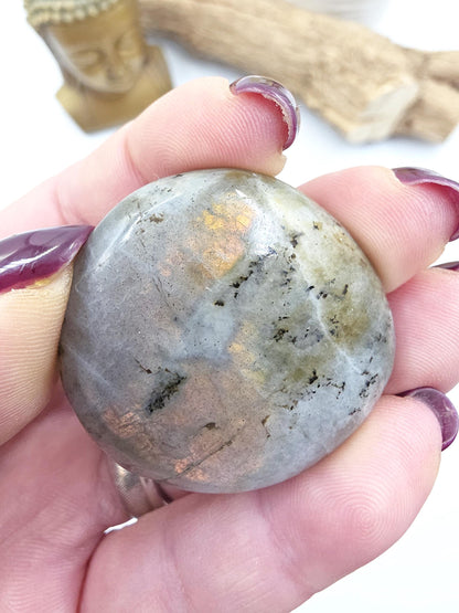Labradorite Palm Stone – Protection, Intuition & Transformation Crystal, 45g