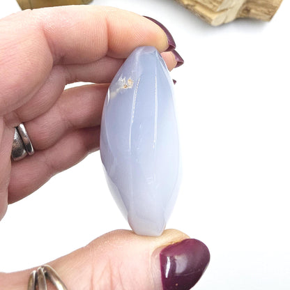 Blue Chalcedony Palm Stone - Calming & Communication Healing Crystal, 85g