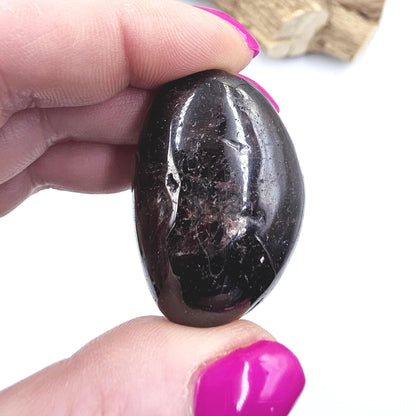 Garnet Palm Stone - Passion, Strength & Grounding Crystal, 70g