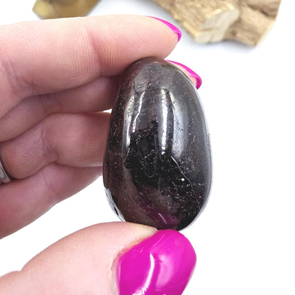 Garnet Palm Stone - Passion, Strength & Grounding Crystal, 70g