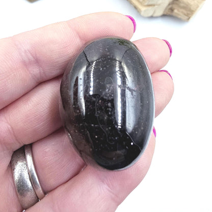 Garnet Palm Stone - Passion, Strength & Grounding Crystal, 70g