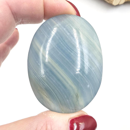 Blue Onyx Palm Stone – Calm, Strength & Throat Chakra Energy Crystal, 85g