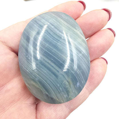 Blue Onyx Palm Stone – Calm, Strength & Throat Chakra Energy Crystal, 85g
