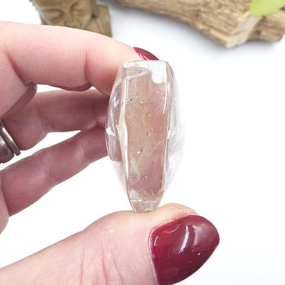 High Grade Clear Quartz Heart Carving with rainbows – Clarity, Energy Amplification & Healing Crystal, 60g