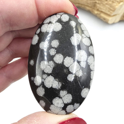Snowflake Obsidian Palm Stone – Grounding, Protection & Emotional Balance Crystal, 40g