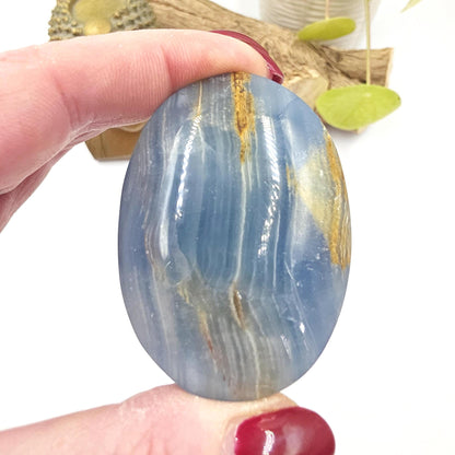 Blue Onyx Palm Stone – Calm, Strength & Throat Chakra Energy Crystal, 70g