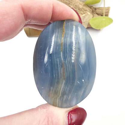 Blue Onyx Palm Stone – Calm, Strength & Throat Chakra Energy Crystal, 70g
