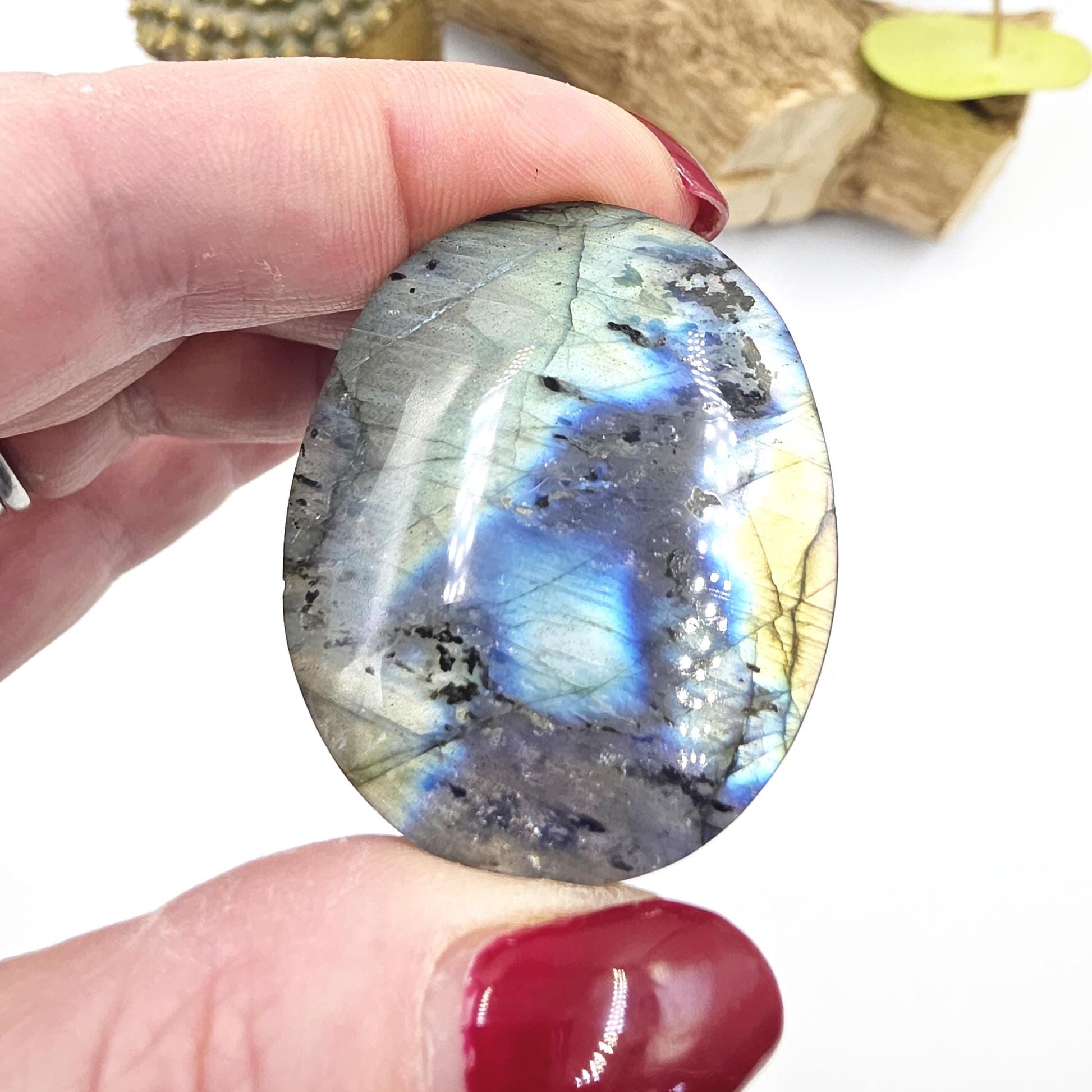 Little High Grade Labradorite Palm Stone – Protection, Intuition & Transformation Crystal, 40g