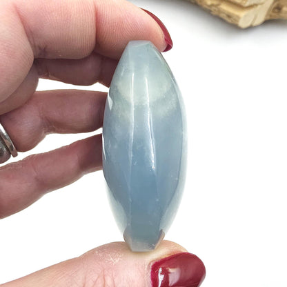 Blue Onyx Palm Stone – Calm, Strength & Throat Chakra Energy Crystal, 85g