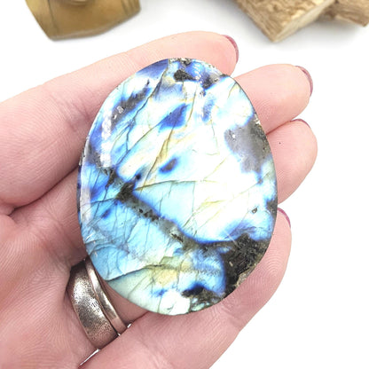 Full Flash Labradorite Palm Stone – Protection, Intuition & Transformation Crystal, 45g