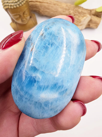 High Grade Blue Apatite Palm Stone - Motivation & Focus Healing Crystal - 105g