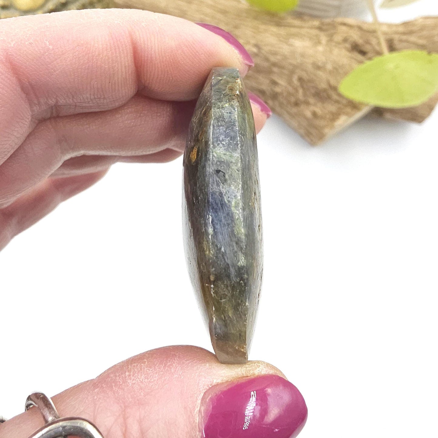 Kyanite Palm Stone – Energy Alignment, Calm & Throat Chakra Crystal, 45g