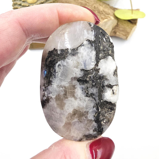 Rainbow Moonstone Palm Stone – Intuition, Balance & Feminine Energy Healing Crystal, 70g