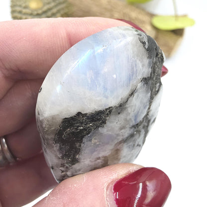 Rainbow Moonstone Palm Stone – Intuition, Balance & Feminine Energy Healing Crystal, 70g