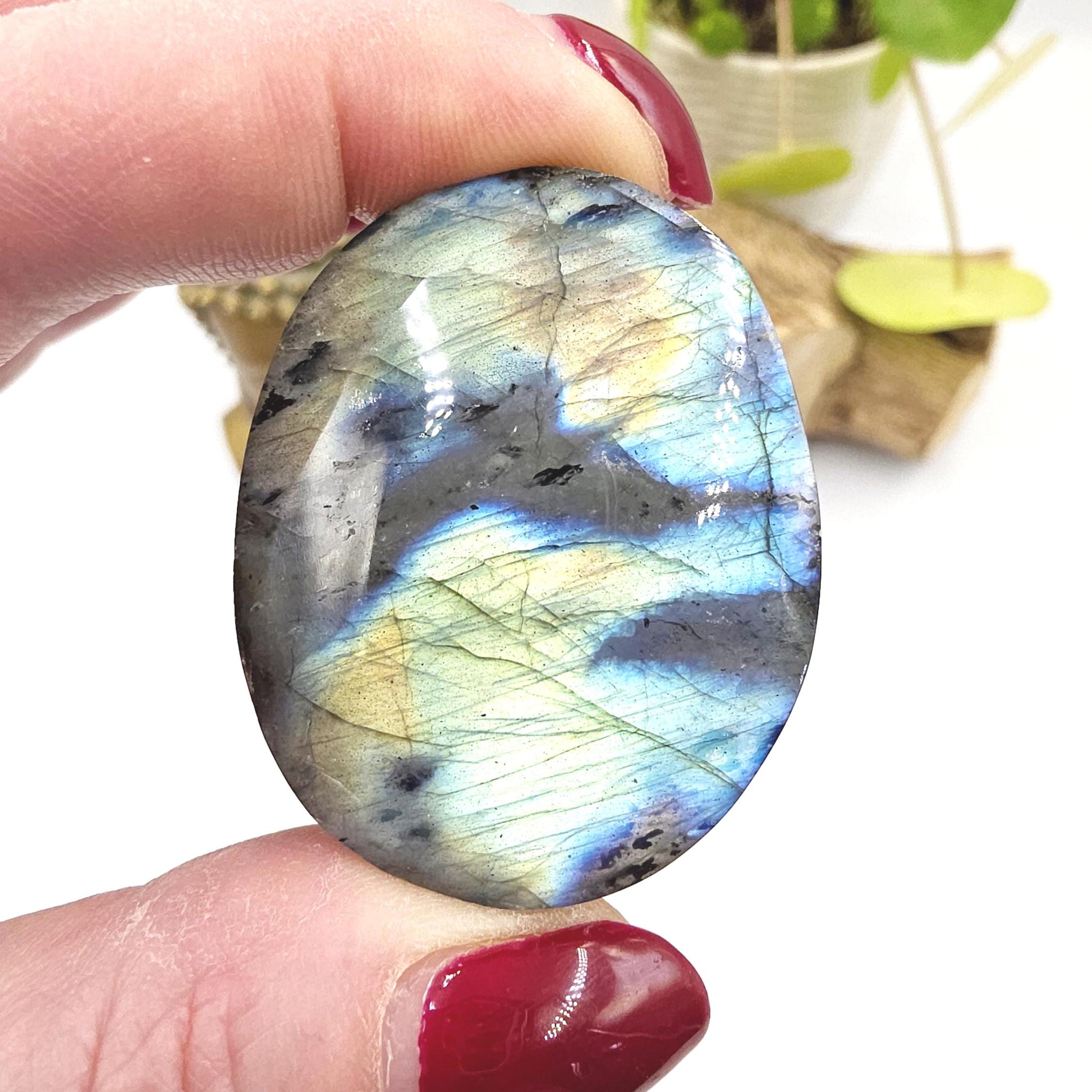 Little High Grade Labradorite Palm Stone – Protection, Intuition & Transformation Crystal, 40g