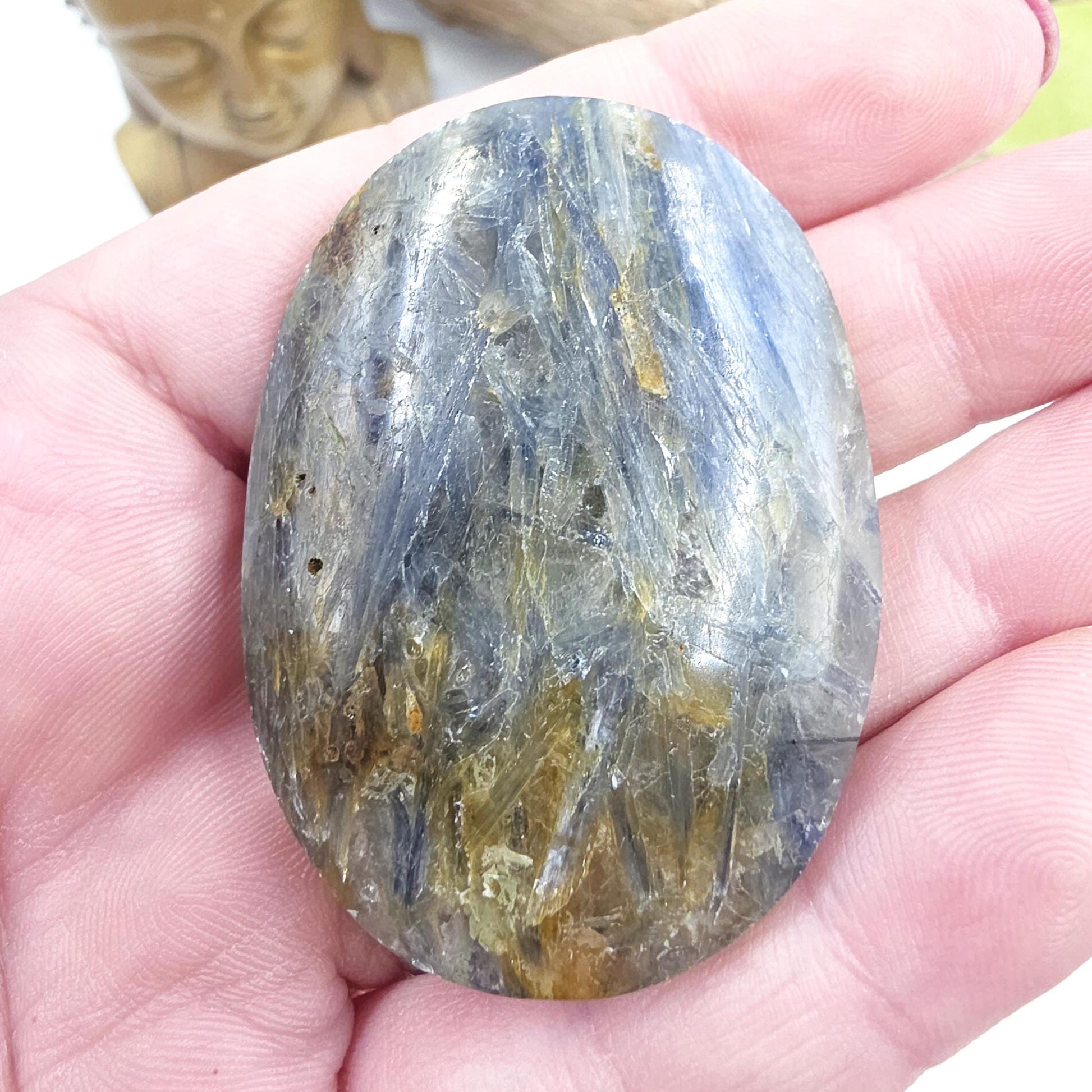 Kyanite Palm Stone – Energy Alignment, Calm & Throat Chakra Crystal, 45g