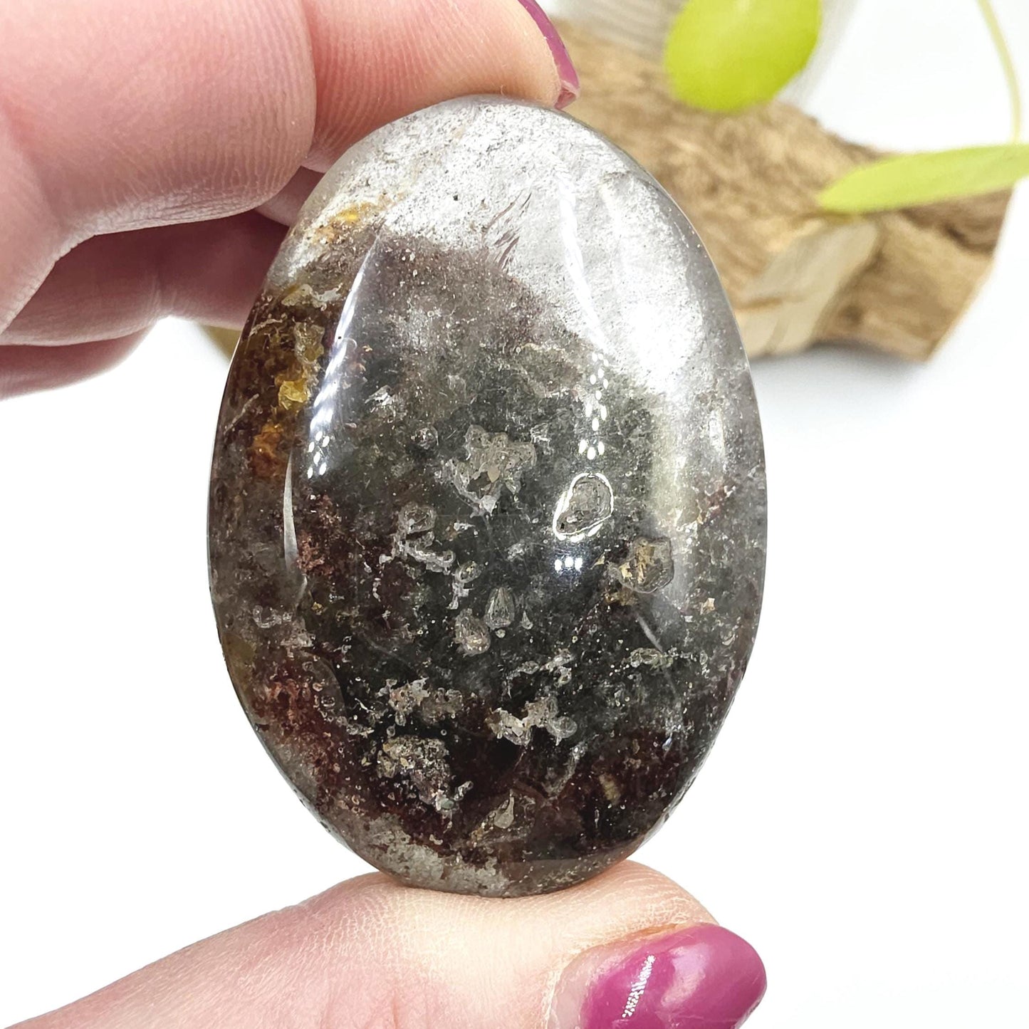 Garden Quartz (Lodolite) Palm Stone – Manifestation, Clarity & Inner Journey Healing Crystal, 80g