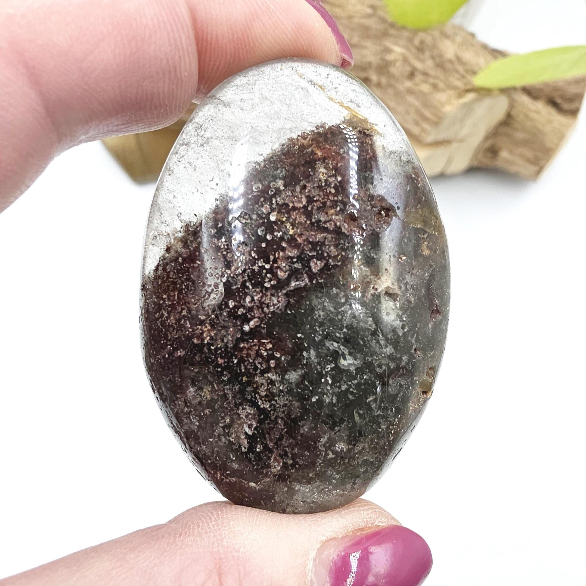 Garden Quartz (Lodolite) Palm Stone – Manifestation, Clarity & Inner Journey Healing Crystal, 80g