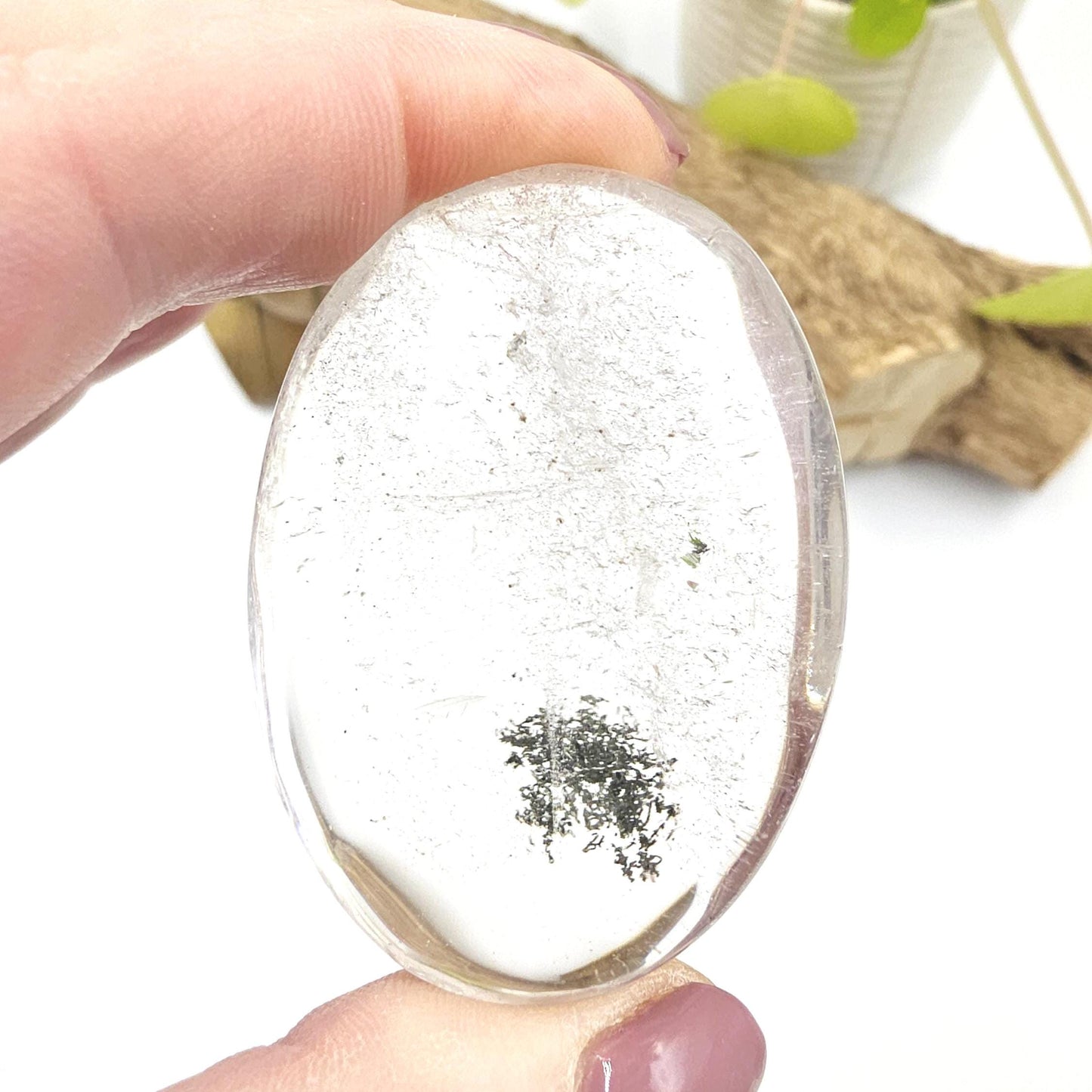 Minimalistic Garden Quartz (Lodolite) Palm Stone – Manifestation, Clarity & Inner Journey Healing Crystal, 75g