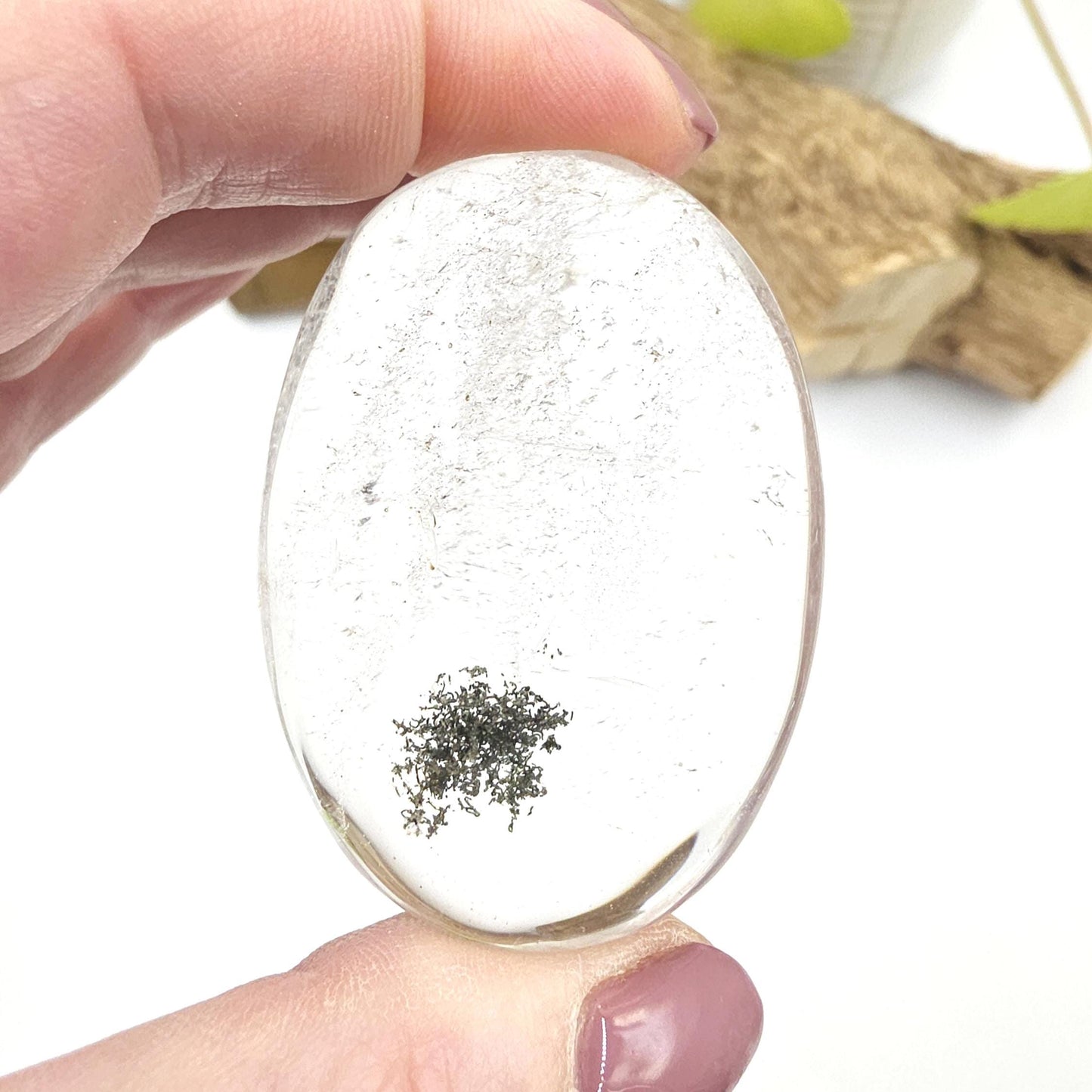 Minimalistic Garden Quartz (Lodolite) Palm Stone – Manifestation, Clarity & Inner Journey Healing Crystal, 75g