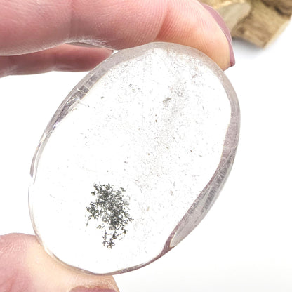 Minimalistic Garden Quartz (Lodolite) Palm Stone – Manifestation, Clarity & Inner Journey Healing Crystal, 75g
