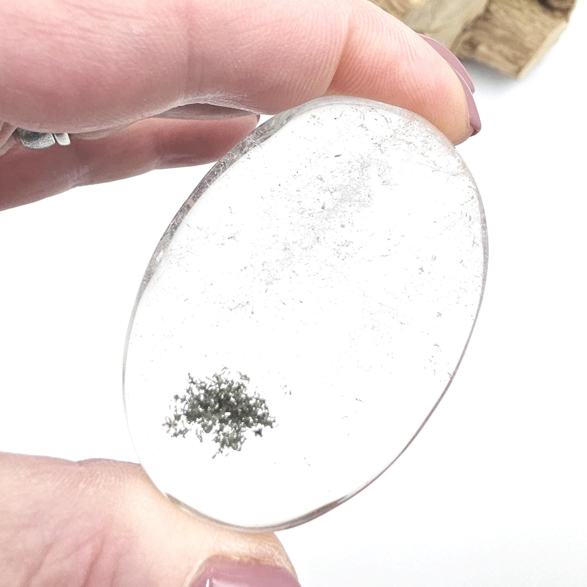 Minimalistic Garden Quartz (Lodolite) Palm Stone – Manifestation, Clarity & Inner Journey Healing Crystal, 75g