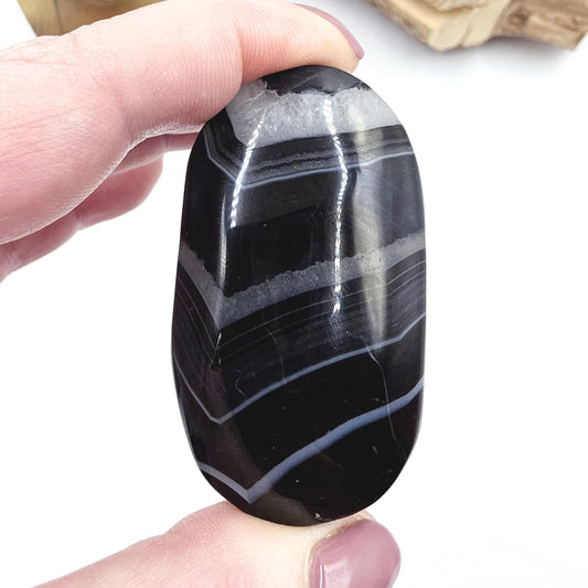 Banded Black Agate Palm Stone – Protection, Stability & Grounding Support Crystal, 80g