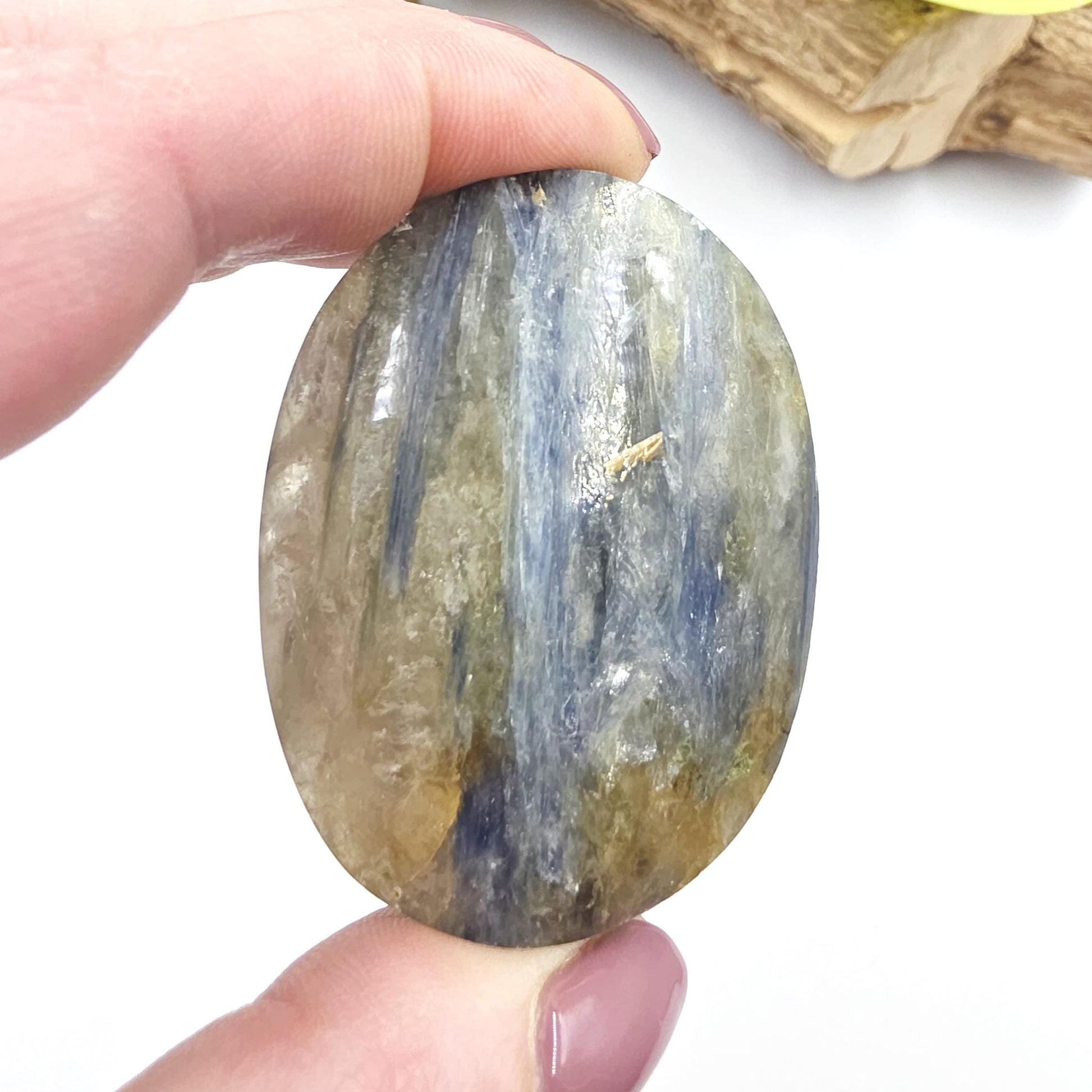 Kyanite Palm Stone – Energy Alignment, Calm & Throat Chakra Crystal, 80g