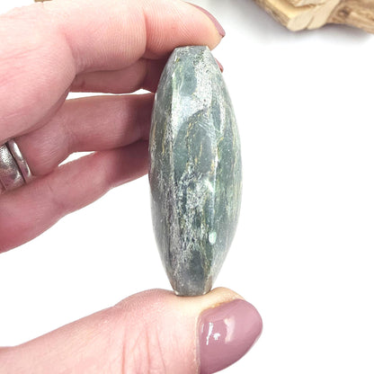 Fuchsite Palm Stone – Heart Healing, Emotional Support & Gentle Calming Crystal, 90g