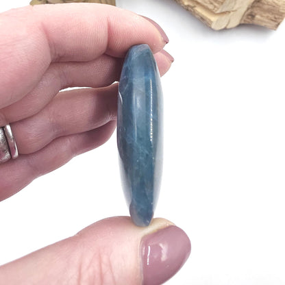 Blue Apatite Palm Stone – Motivation, Clarity & Throat Chakra Crystal, 60g