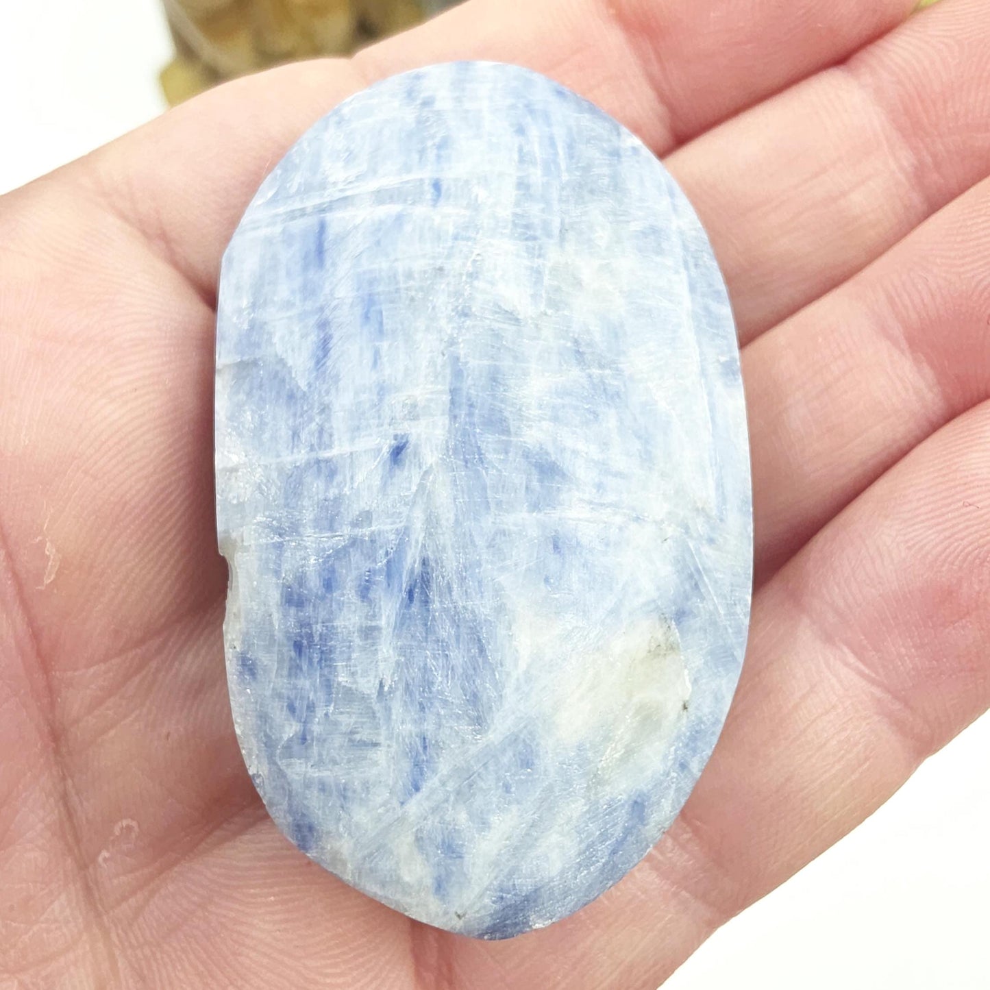 Kyanite Palm Stone – Energy Alignment, Calm & Throat Chakra Crystal, 65g
