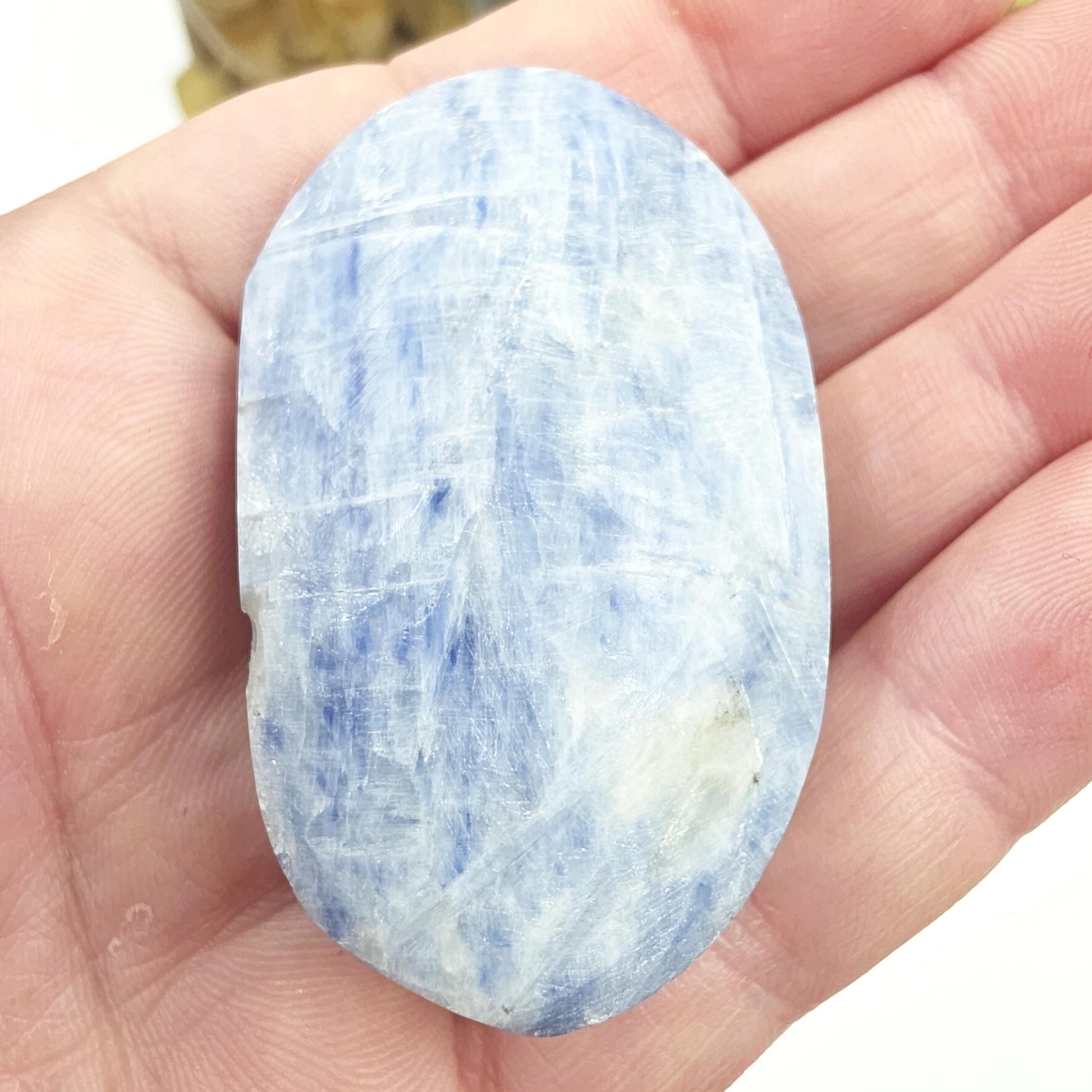 Kyanite Palm Stone – Energy Alignment, Calm & Throat Chakra Crystal, 65g