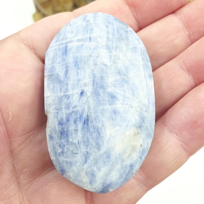 Kyanite Palm Stone – Energy Alignment, Calm & Throat Chakra Crystal, 65g