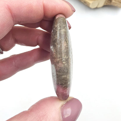 Rhodonite Palm Stone – Emotional Healing, Compassion & Grounded Heart Support Crystal, 55g