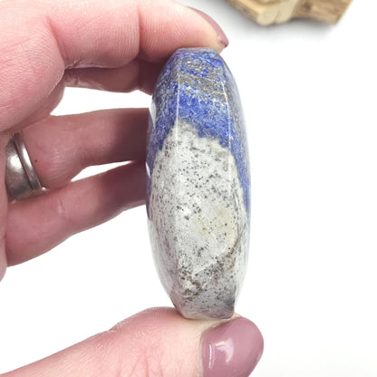 Lapis Lazuli Palm Stone - Wisdom & Truth Third Eye Chakra Crystal - 105g