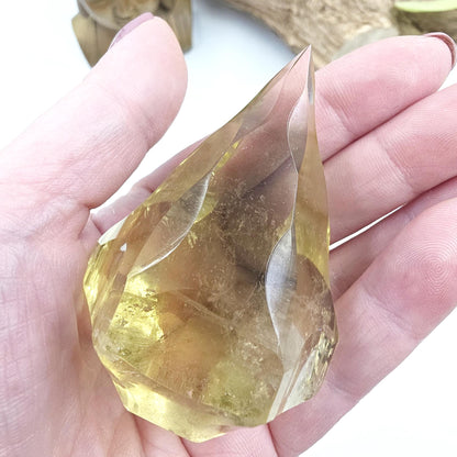 Faceted Clear Quartz Diamond – Energy Amplification, Clarity & Healing Crystal, 130g