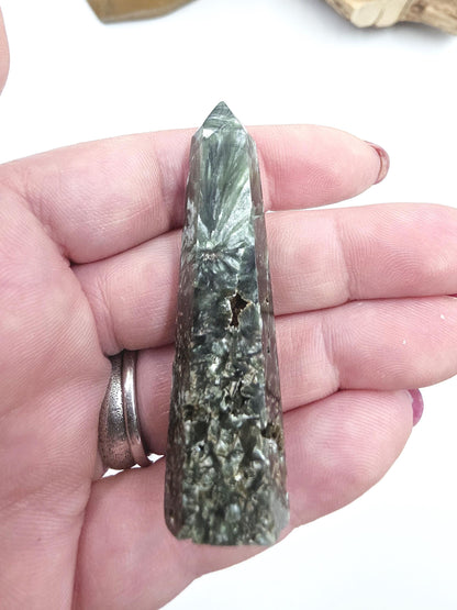 Seraphinite Tower – Healing, Spiritual Connection & Heart Chakra Crystal, 6cm