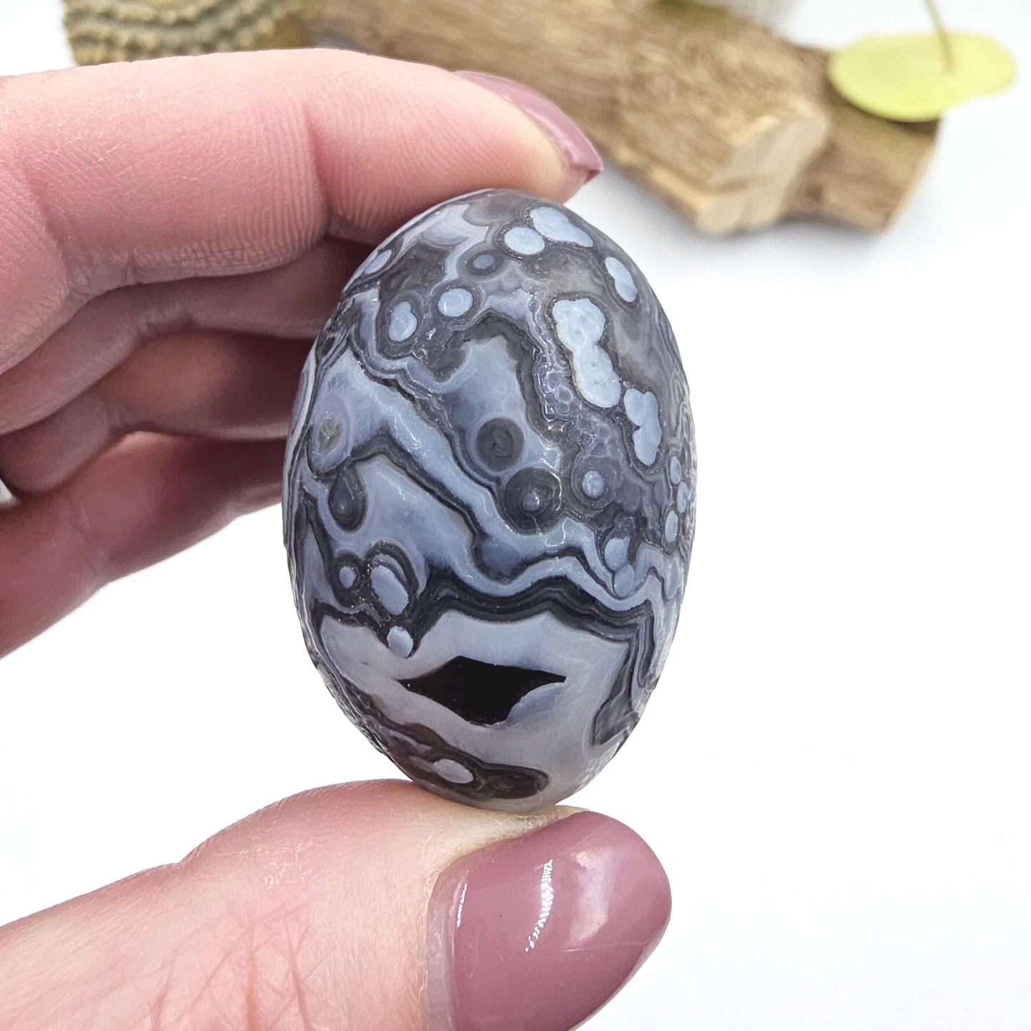 Wind Cut Agate Palm Stone – Grounding, Balance & Stabilising Crystal, 85g