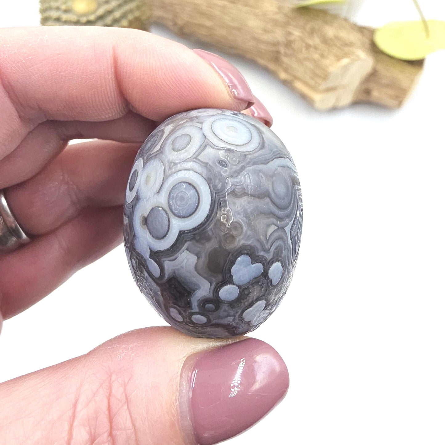 Wind Cut Agate Palm Stone – Grounding, Balance & Stabilising Crystal, 85g