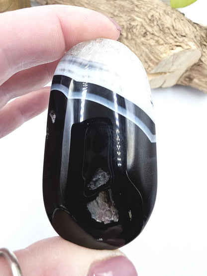 Banded Black Agate Palm Stone – Protection, Stability & Grounding Support Crystal, 95g
