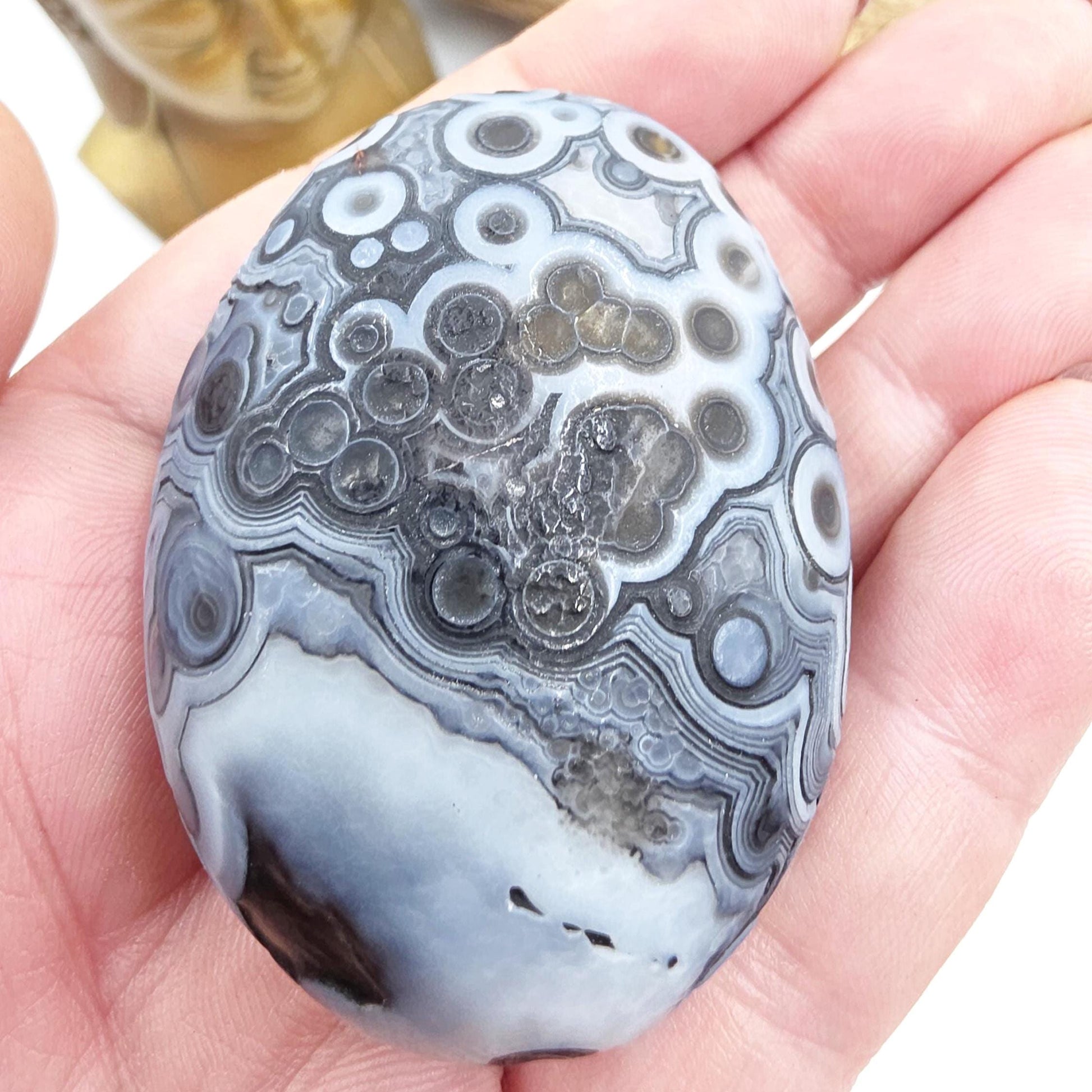 Wind Cut Agate Palm Stone – Grounding, Balance & Stabilising Crystal, 85g