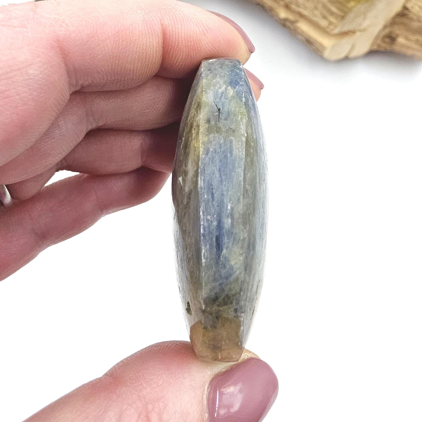 Kyanite Palm Stone – Energy Alignment, Calm & Throat Chakra Crystal, 80g