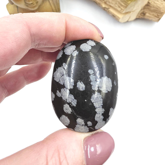 Little Snowflake Obsidian Palm Stone – Grounding, Protection & Emotional Balance Crystal, 40g