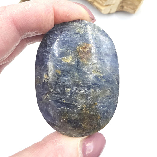 Kyanite Palm Stone – Energy Alignment, Calm & Throat Chakra Crystal, 100g